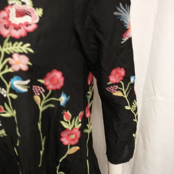 XS Embroidered Zara Dress - Picture 4 of 8